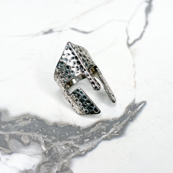 ✦ Men’s Rustic Hammered Stainless Steel Medieval Knight Ring SZ 9.5 - Picture 4 of 5